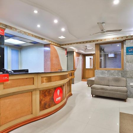 Oyo 17117 Hotel Rainbow Вадодара Екстериор снимка