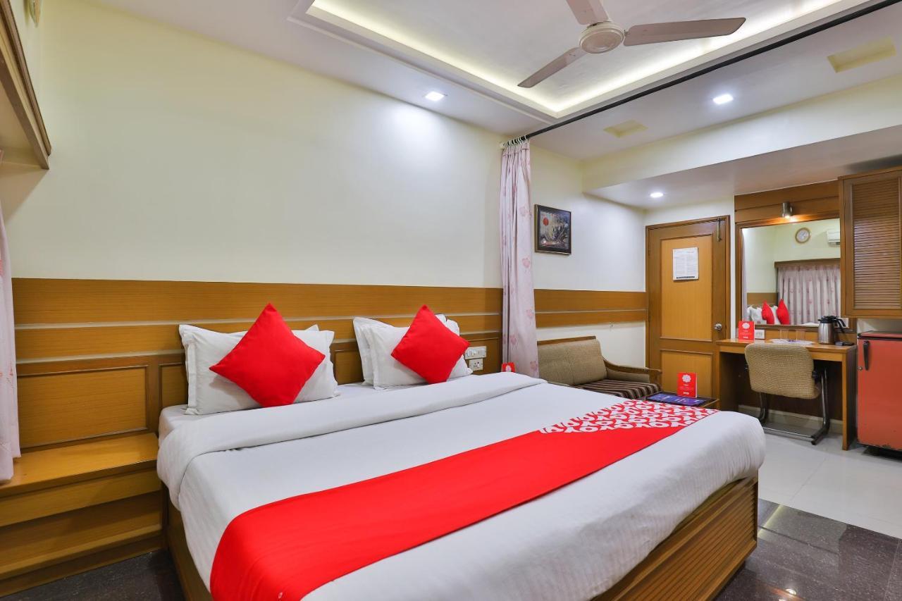 Oyo 17117 Hotel Rainbow Вадодара Екстериор снимка