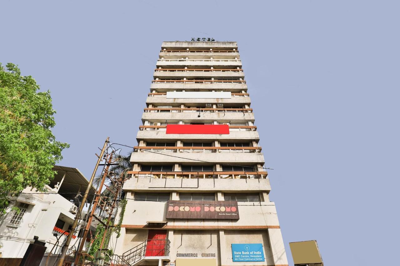 Oyo 17117 Hotel Rainbow Вадодара Екстериор снимка
