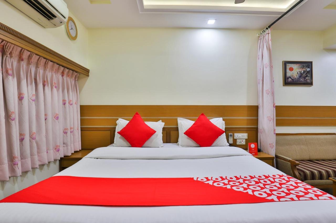 Oyo 17117 Hotel Rainbow Вадодара Екстериор снимка