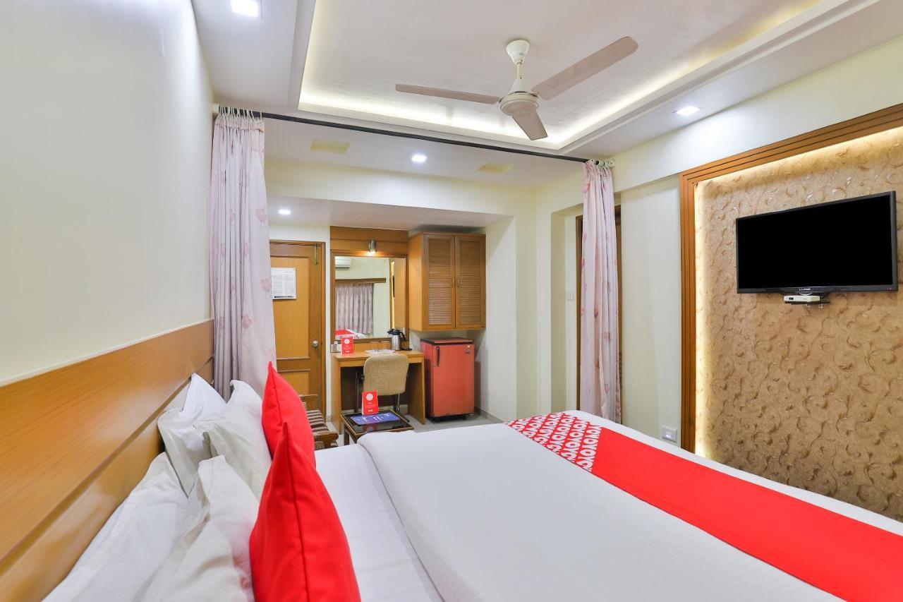 Oyo 17117 Hotel Rainbow Вадодара Екстериор снимка
